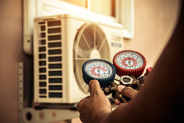 Professional Hvac technician working in Bridgeport, OH